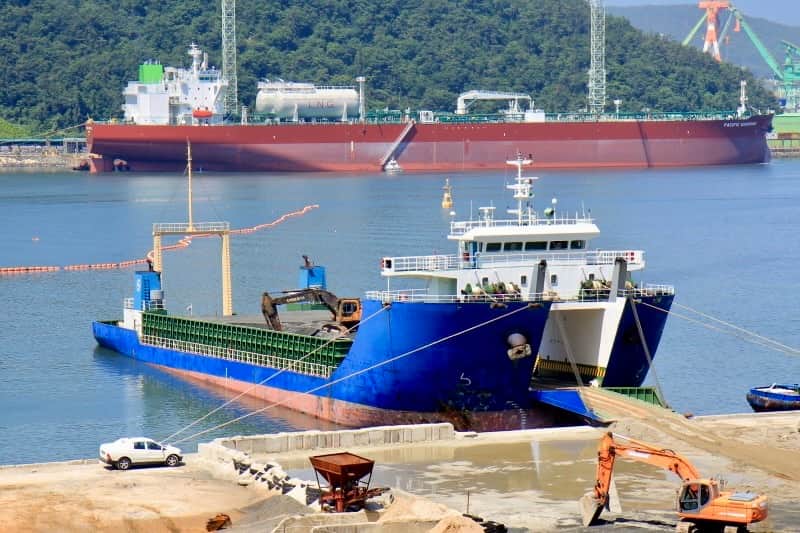 SELF PROPELLED BARGE / LCT — LCT/Deck Barge for sale
