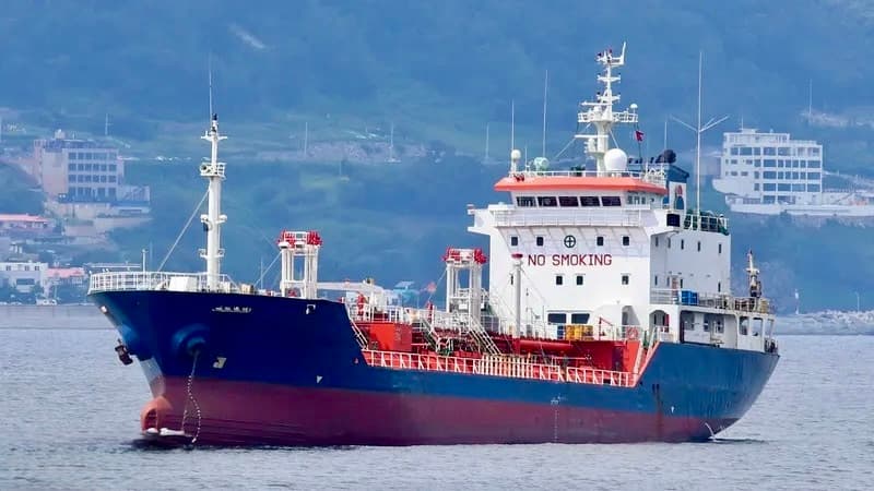 OIL/CHEMICAL TANKER (IMO 2)