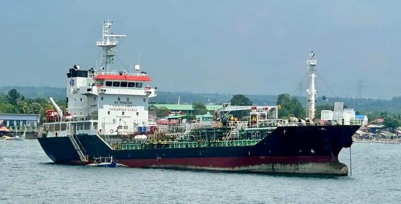 OIL/CHEMICAL TANKER