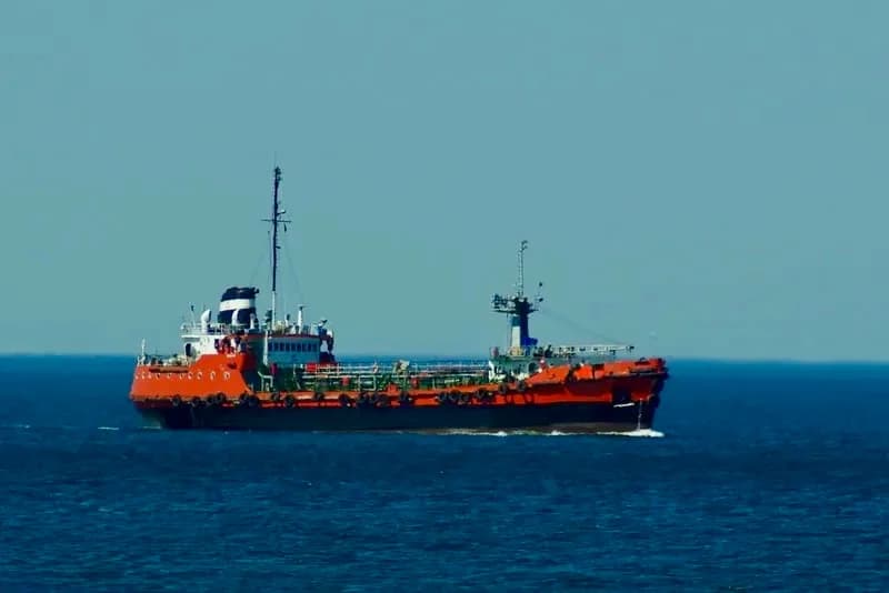 BUNKERING TANKER