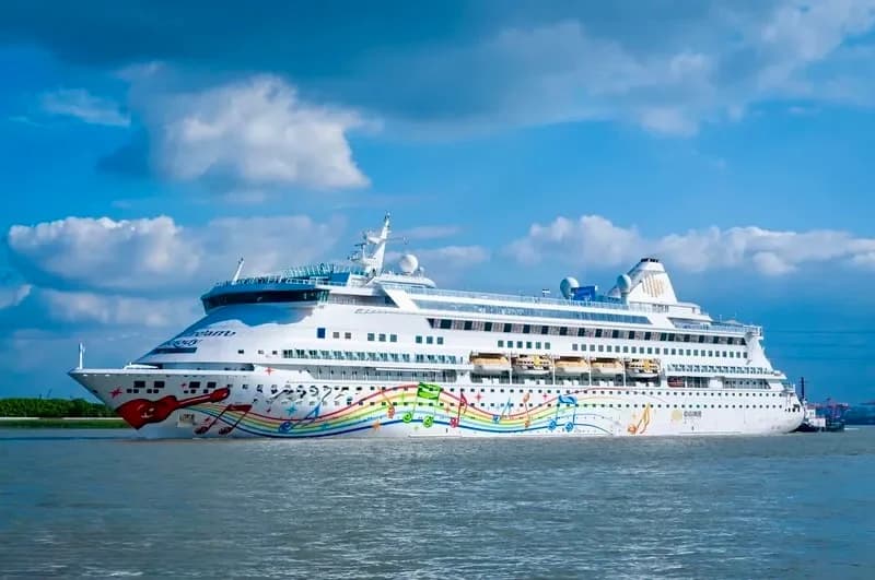 Cruise Passenger SHIP