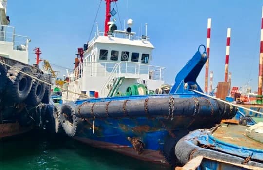 TOWING TUGBOAT